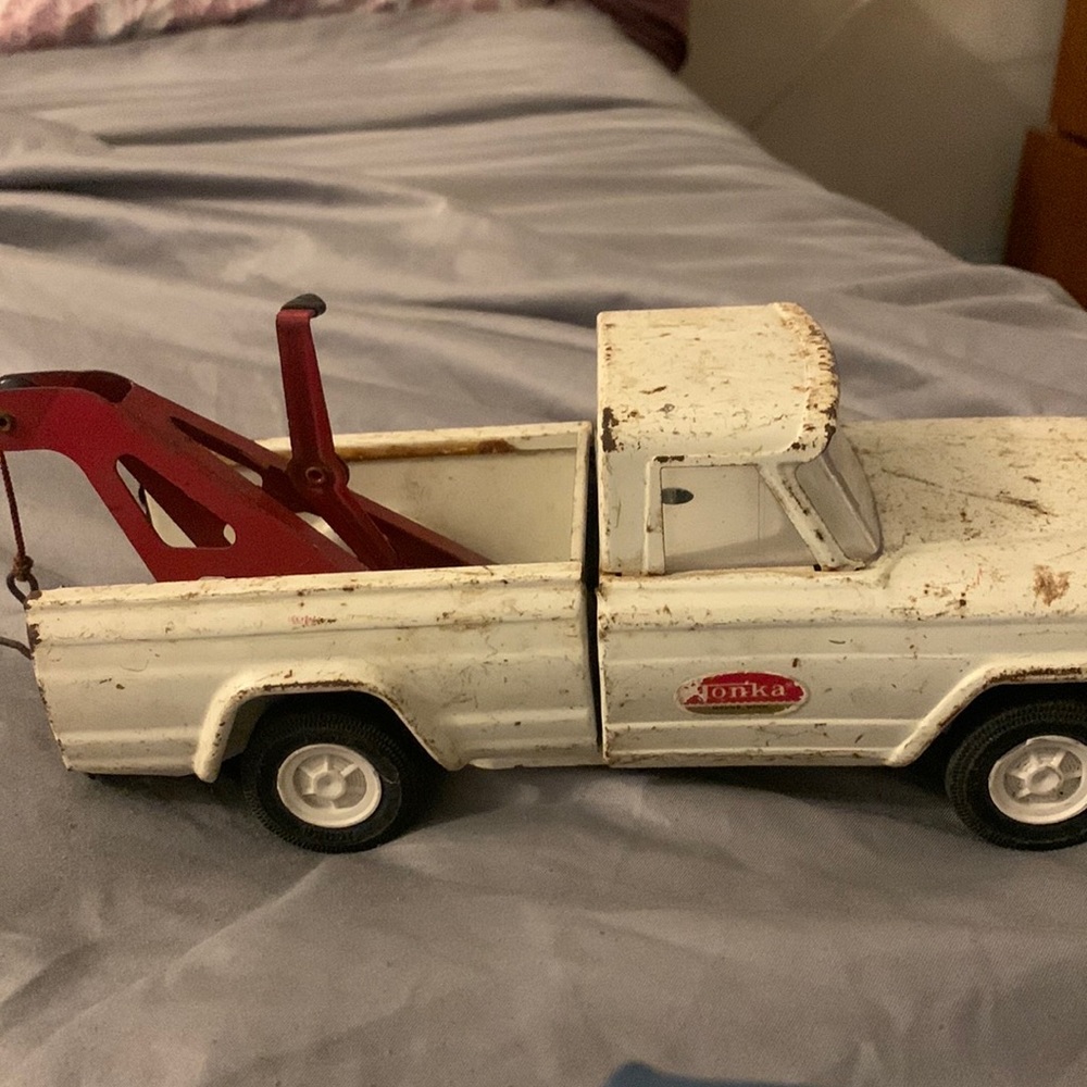 Antique tonka tow truck